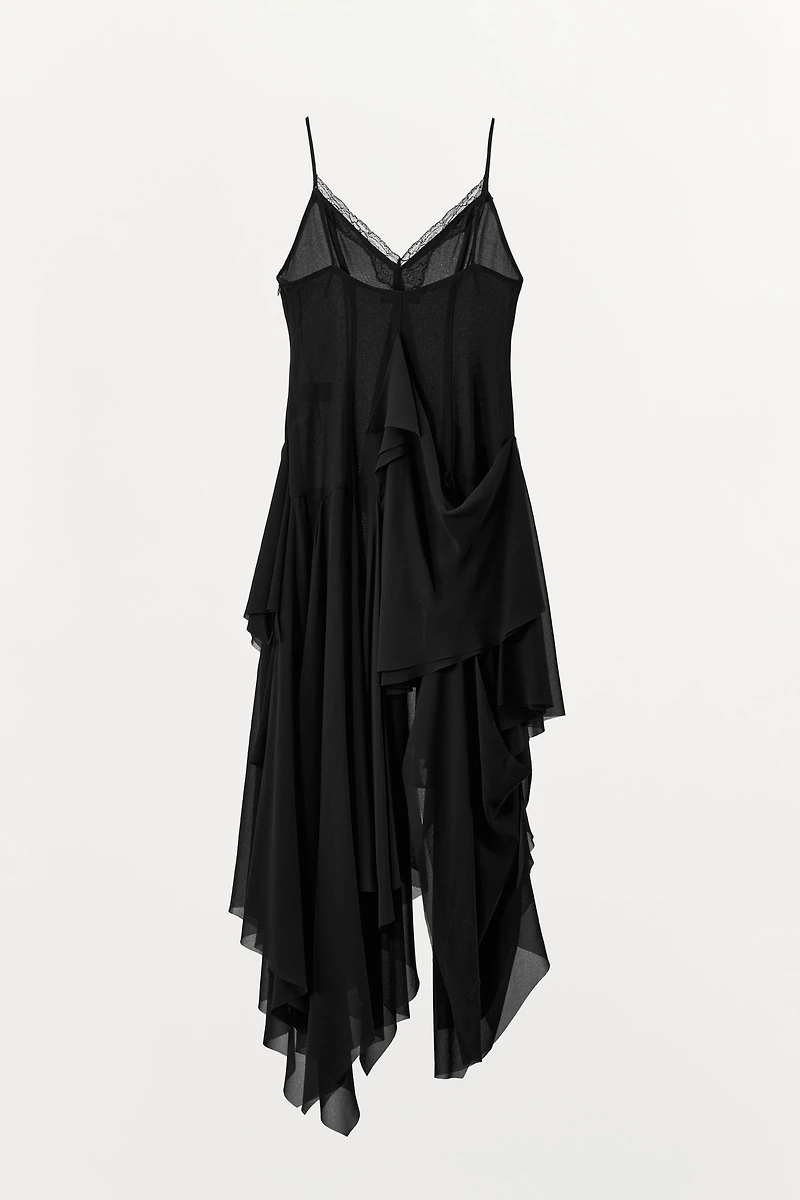 ROBE À BRETELLES VOLANTS DENTELLE
