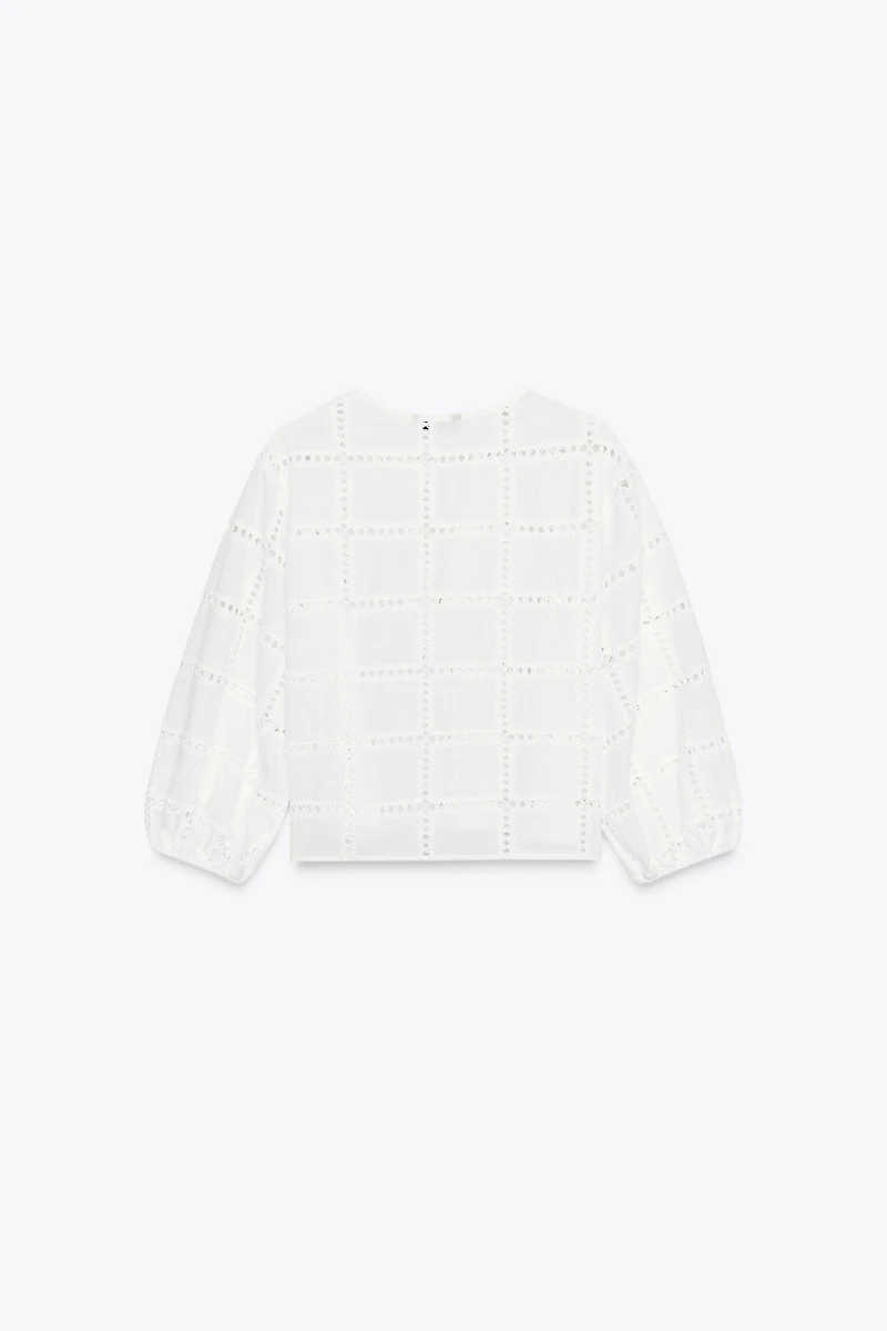 EMBROIDERED EYELET SHORT BLOUSE