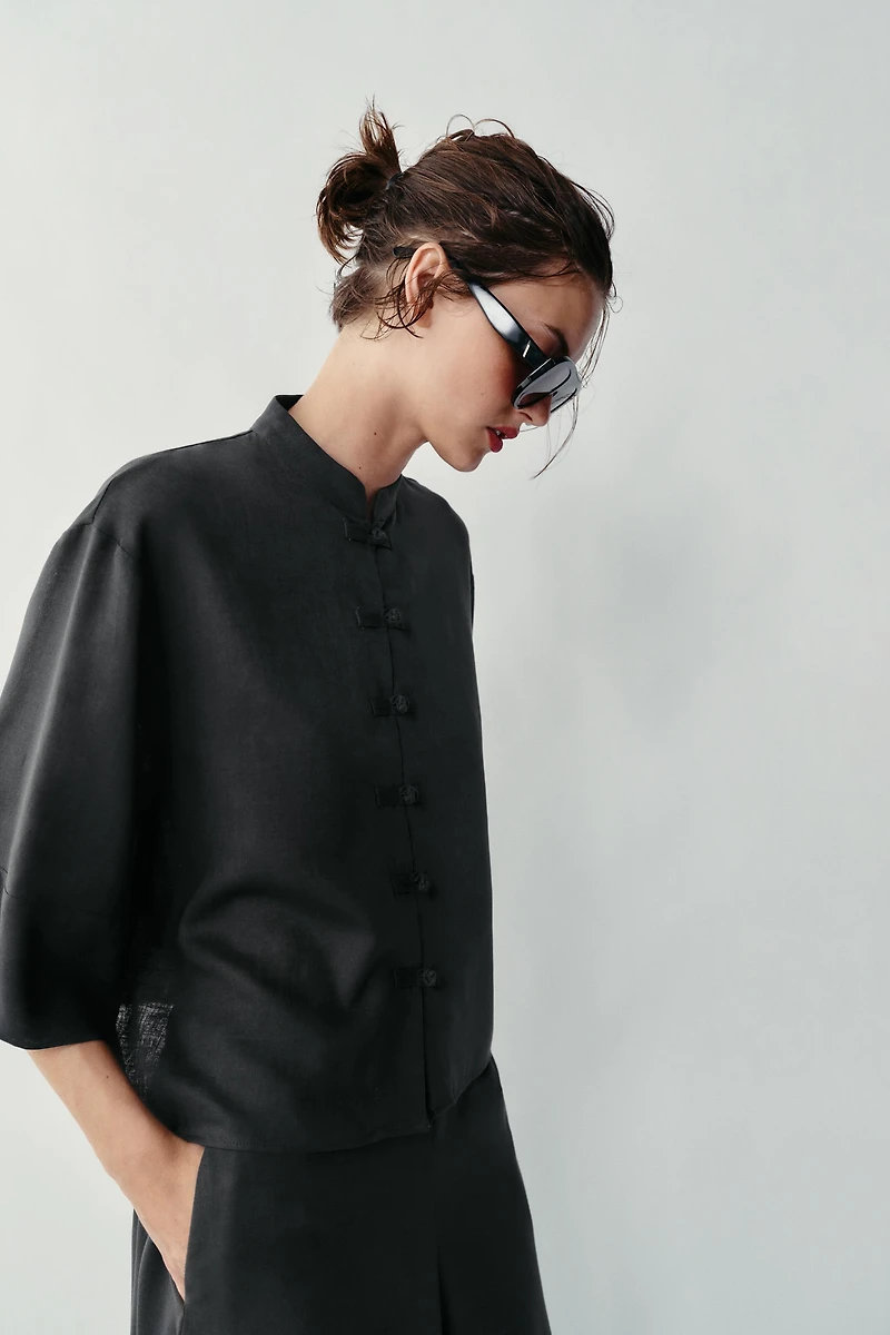 LINEN SHIRT WITH FROG FASTENING