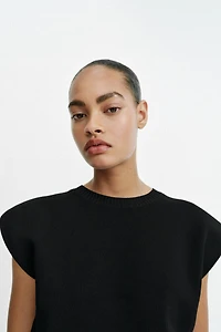 TOP EN MAILLE AVEC ÉPAULETTES