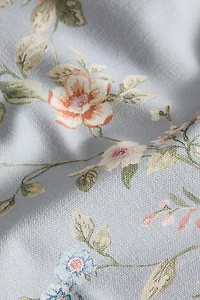SMALL FLORAL PRINT TABLECLOTH