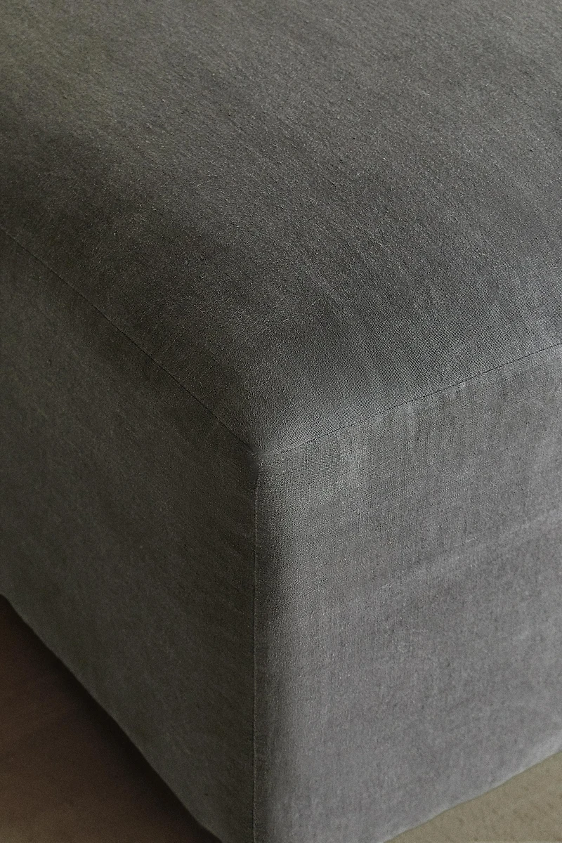 WASHED LINEN POUF