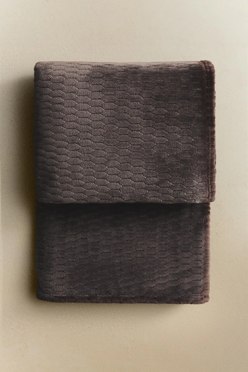 DIAMOND FLEECE BLANKET