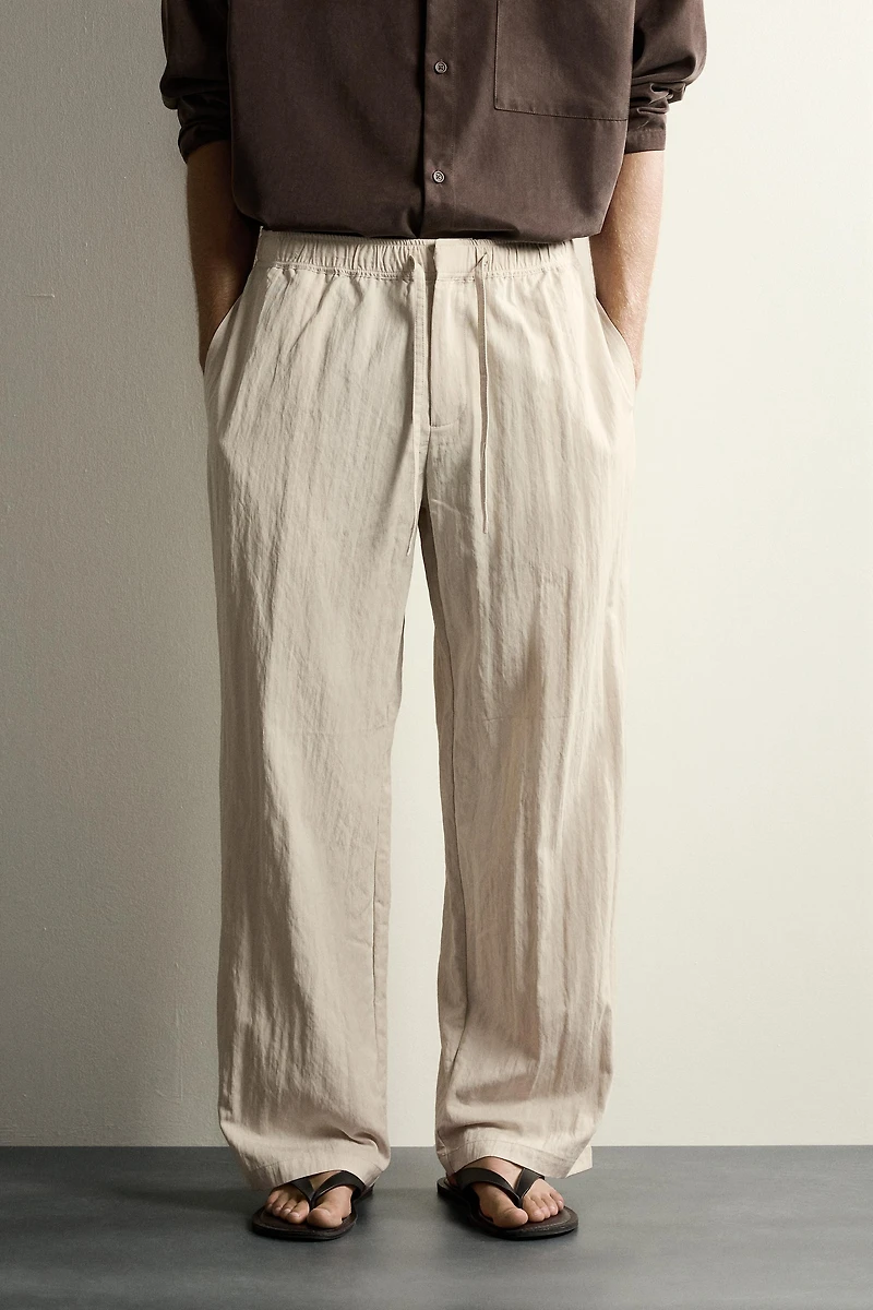 PANTALON TECHNIQUE COUPE DÉCONTRACTÉE EFFET FROISSÉ