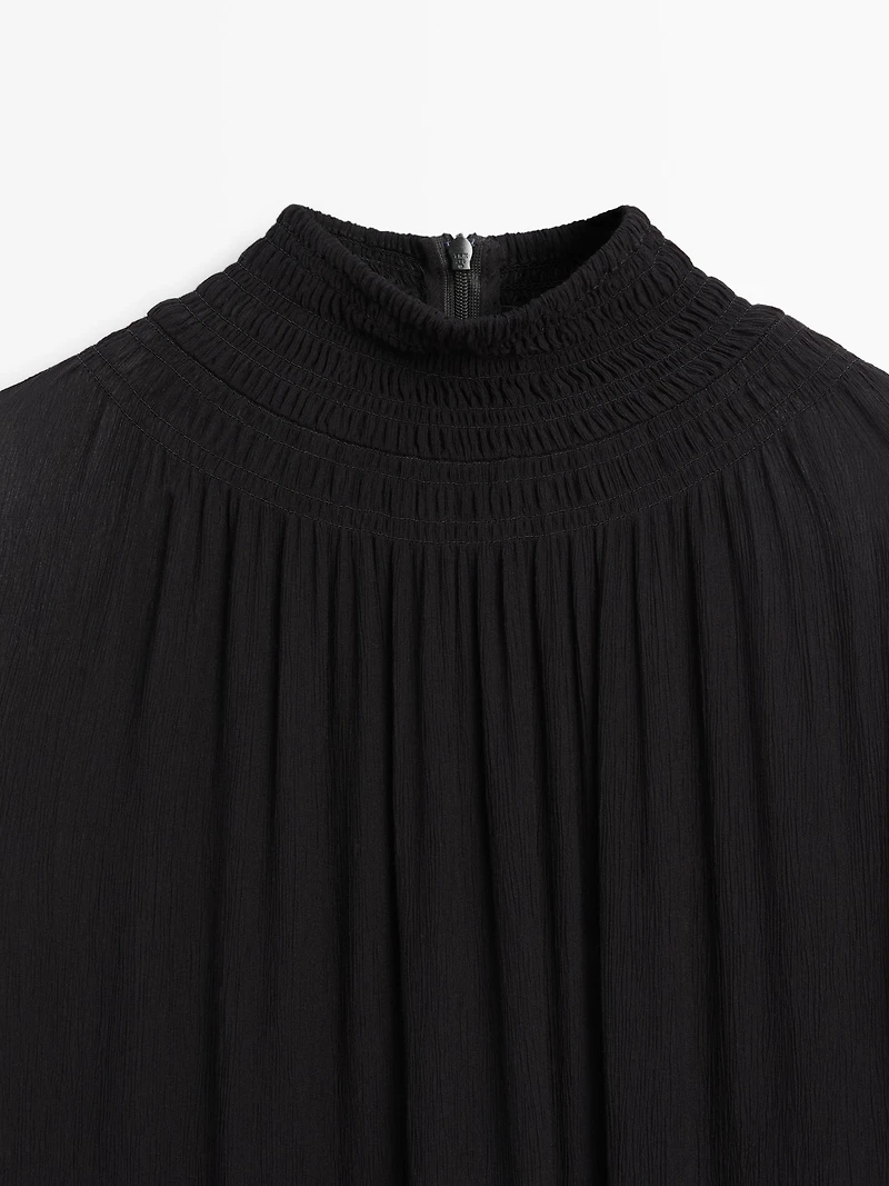 Blouse fluide à col contrastant