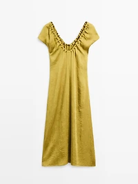 Robe midi satinée et froncée