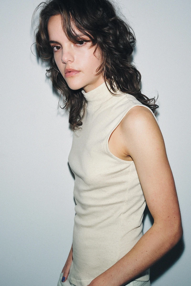 MOCK NECK T-SHIRT