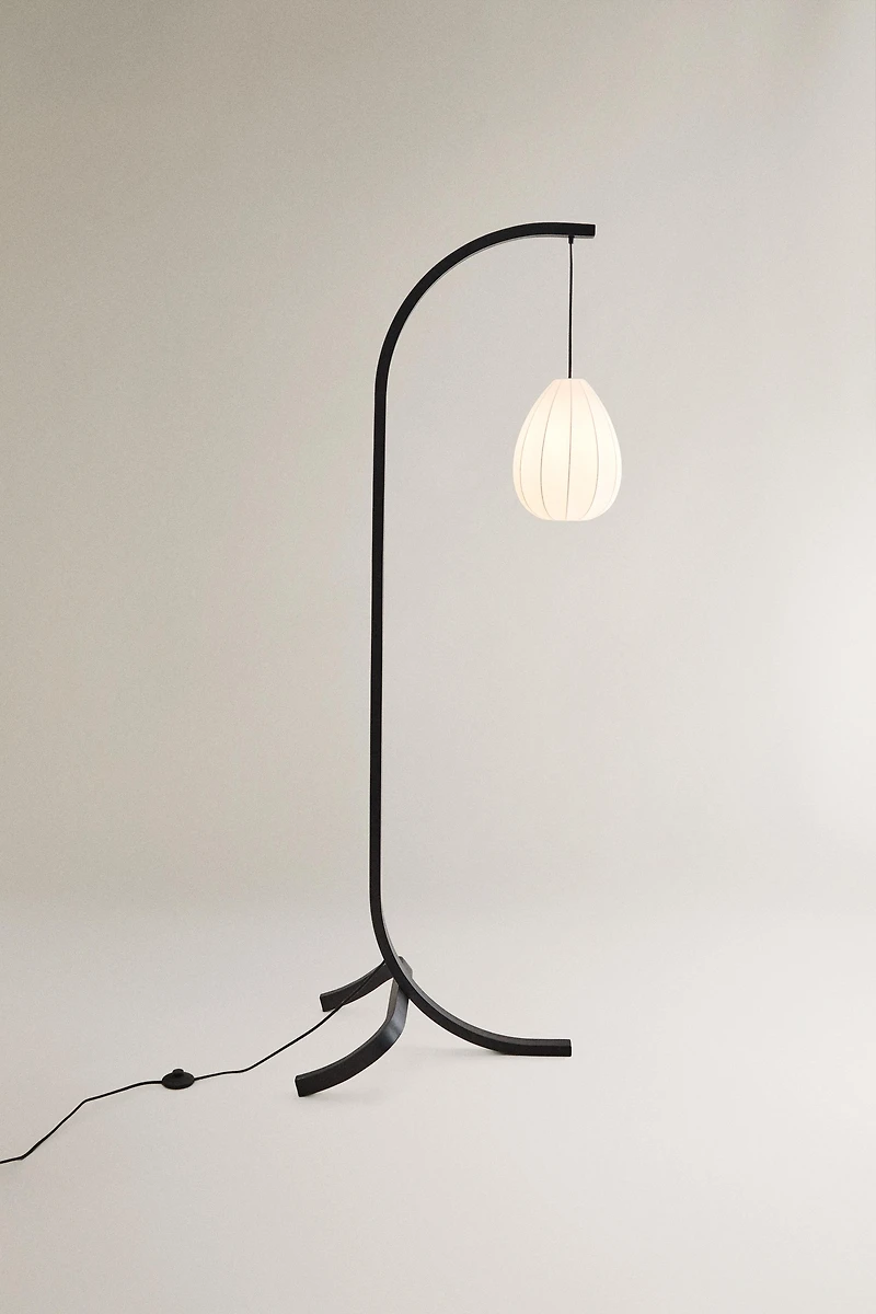 WOODEN FLOOR LAMP