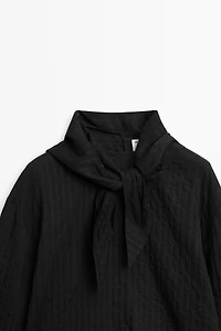 Chemisier fluide à rayures avec foulard