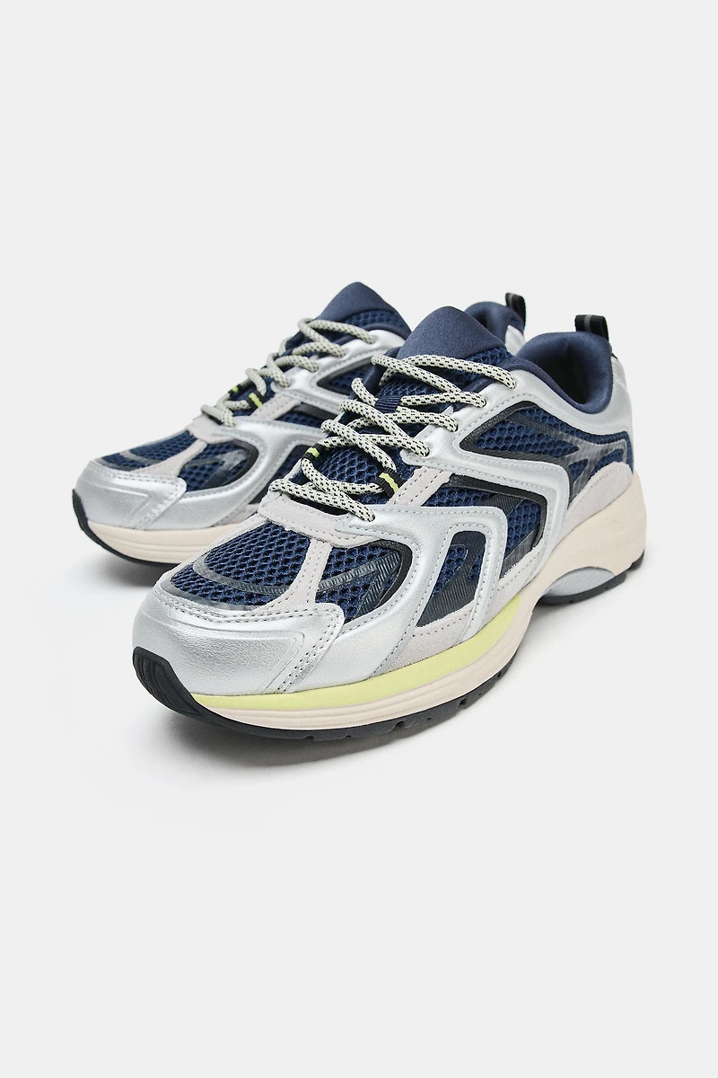 ATHLETIC SNEAKERS WITH PULL TAB