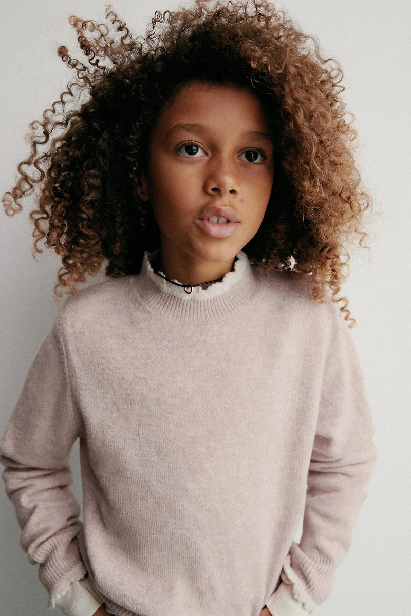 CROCHET TRIM KNIT SWEATER