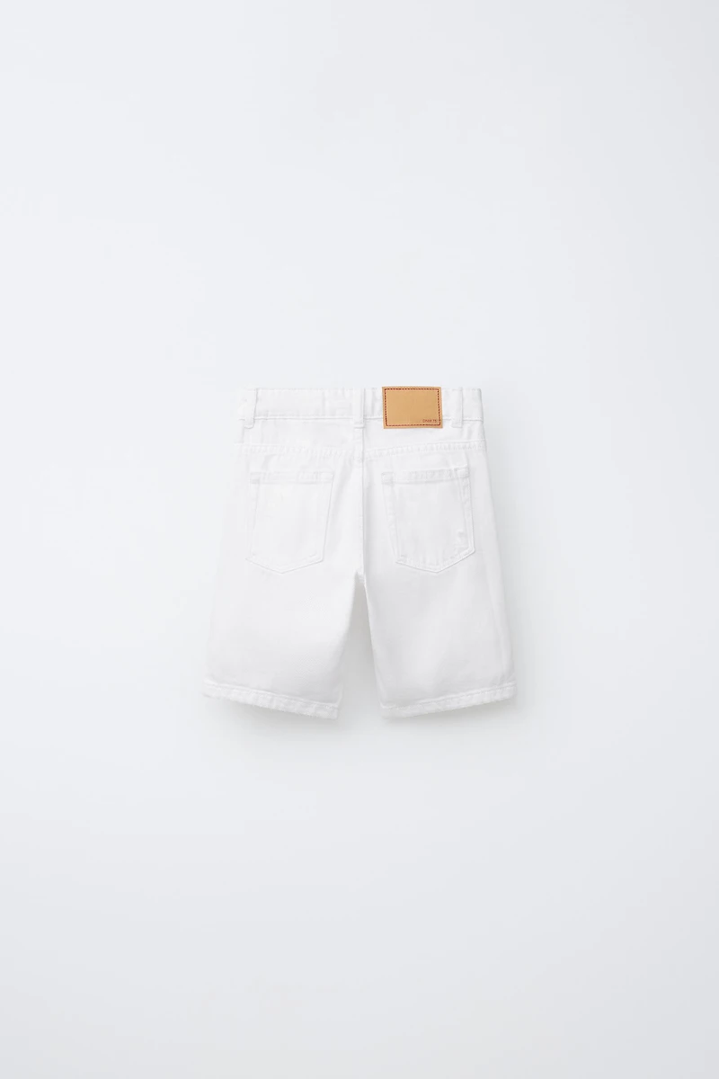 SHORT EN JEAN DROIT DÉCHIRÉ