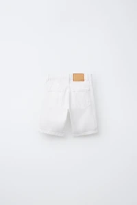 SHORT EN JEAN DROIT DÉCHIRÉ