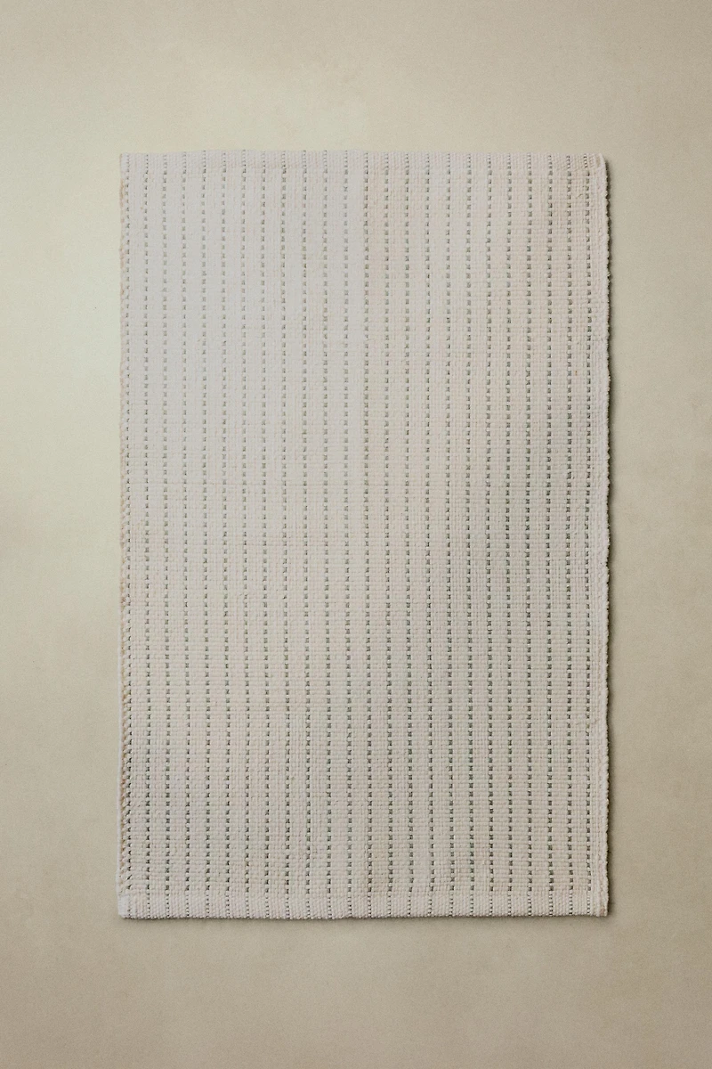 TEXTURED BATH MAT