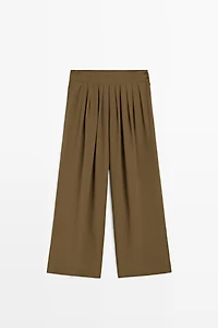 Total look flowing trousers with box pleats