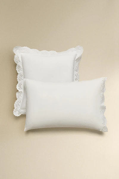 EMBROIDERED SCALLOP PILLOWCASE