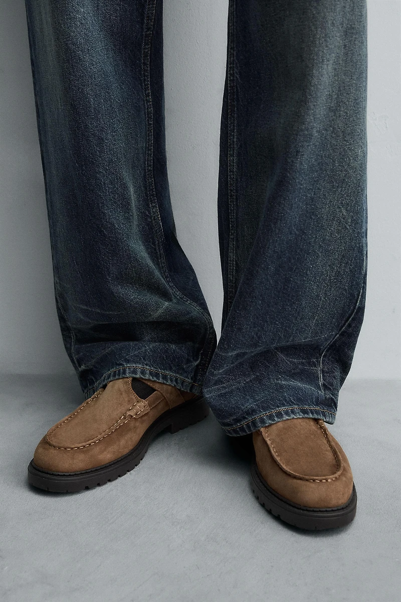 BUCKLED LEATHER SHOES