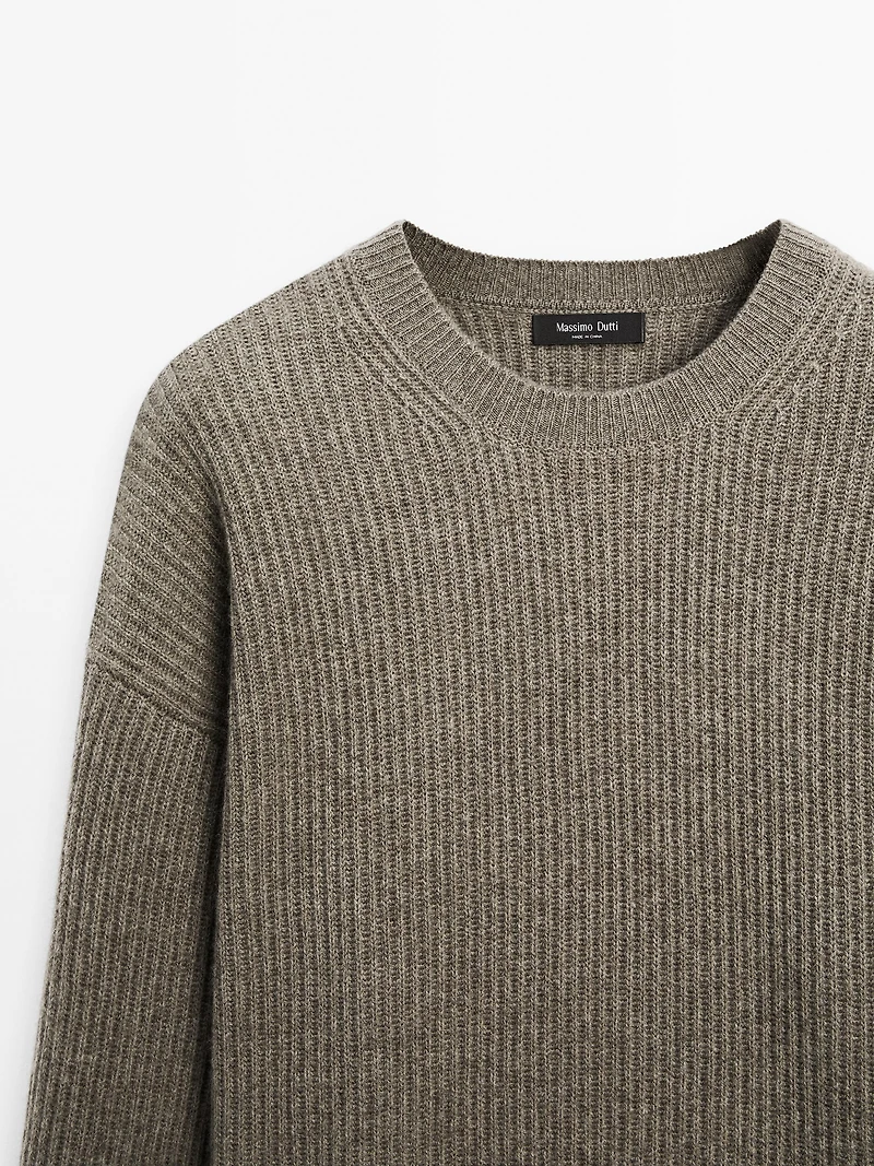 Ribbed knit wool and cashmere sweater