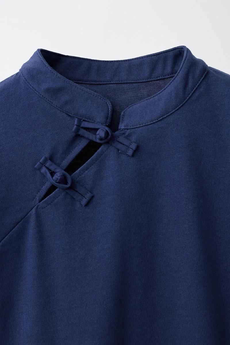 MANDARIN COLLAR T-SHIRT WITH FROG FASTENING