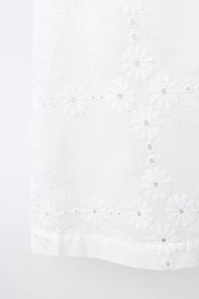 EMBROIDERED LACE TRIM BLOUSE