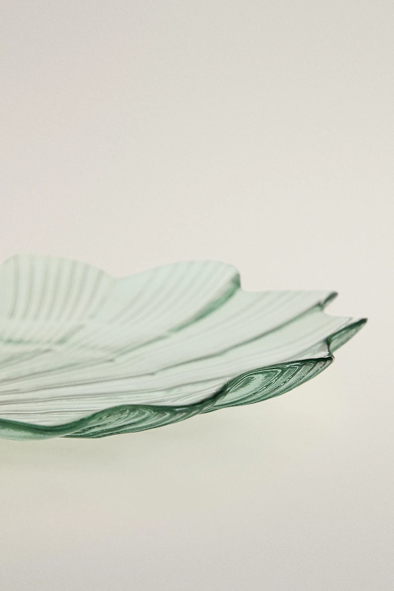 WAVY SHELL GLASS SERVING DISH