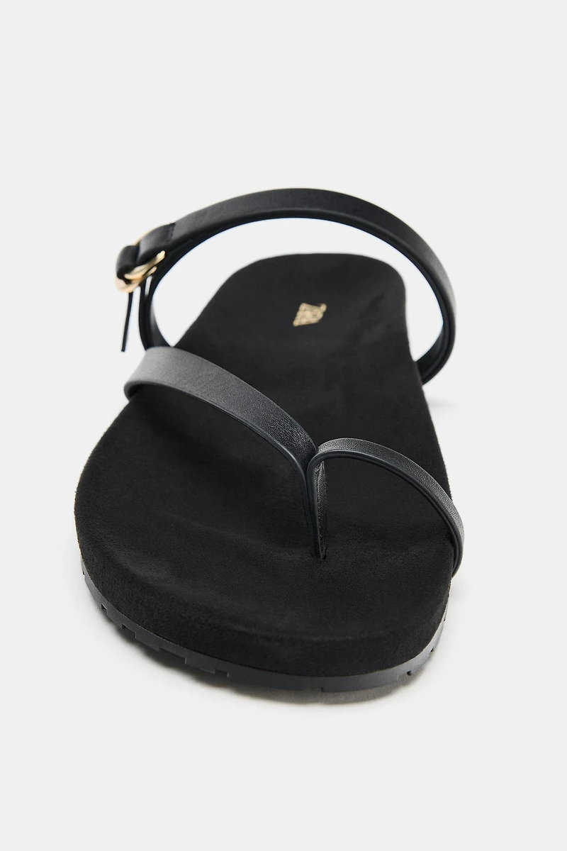 FLAT LEATHER STRAP SANDALS