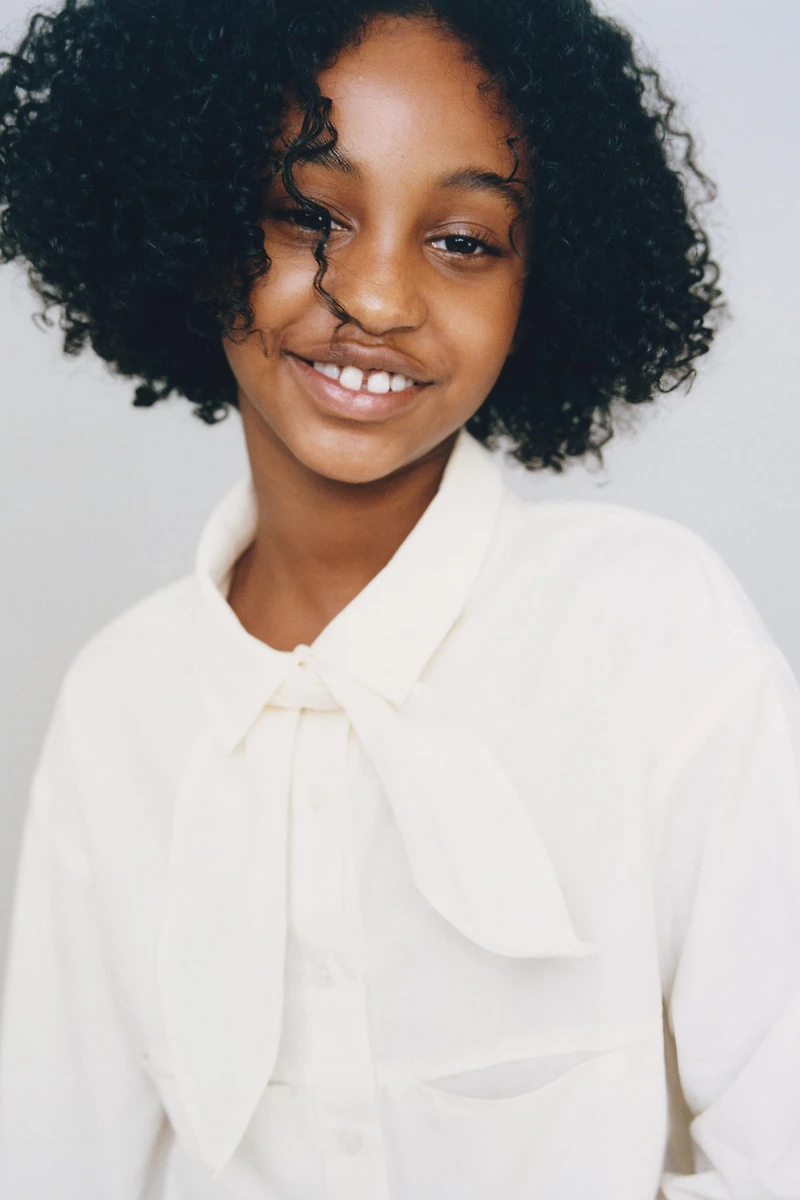 CROPPED SHIRT WITH DETACHABLE SCARF