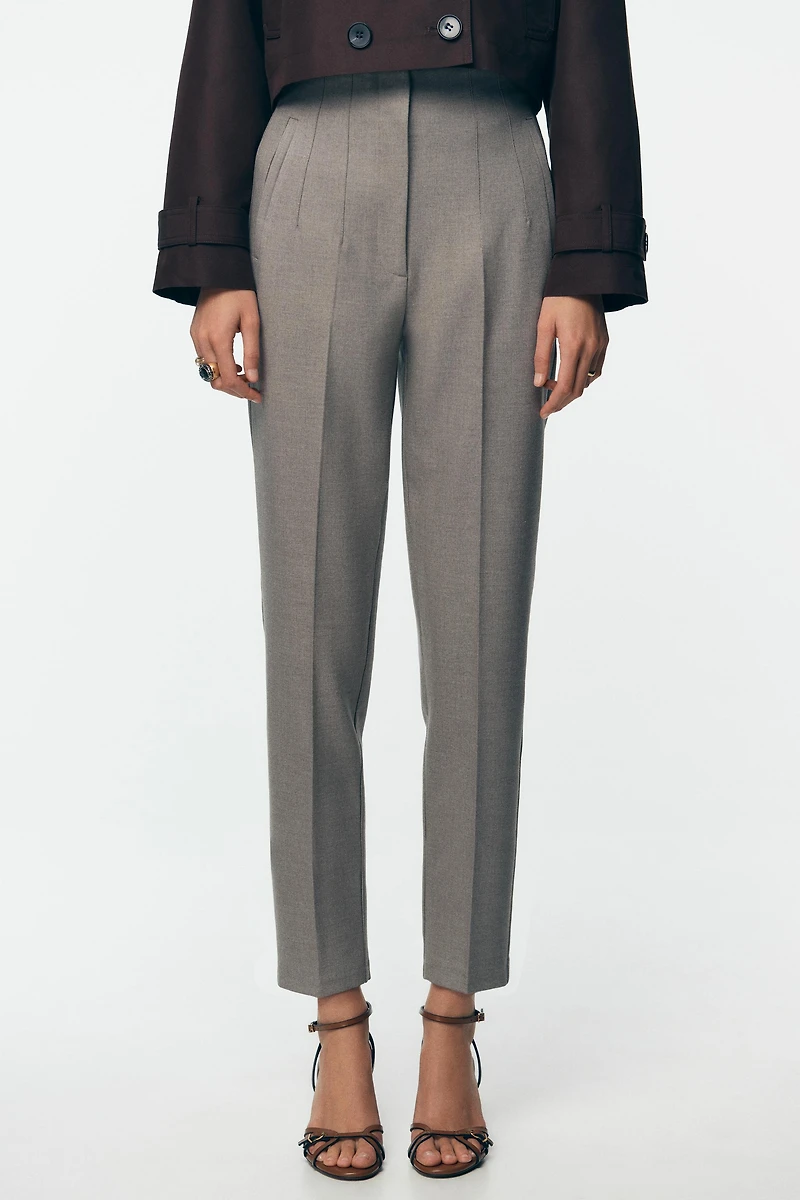 PANTS WITH A HIGH WAIST