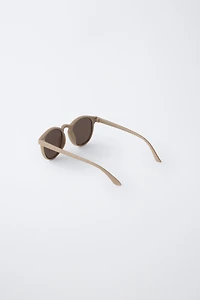 THIN PLASTIC FRAME SUNGLASSES