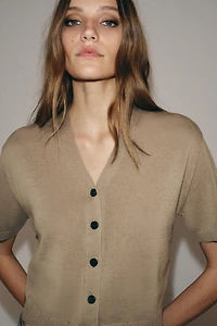 GILET EN MAILLE À MANCHES COURTES