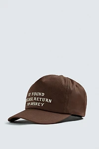 TEXT CAP HARRY LAMBERT FOR ZARA X DISNEY