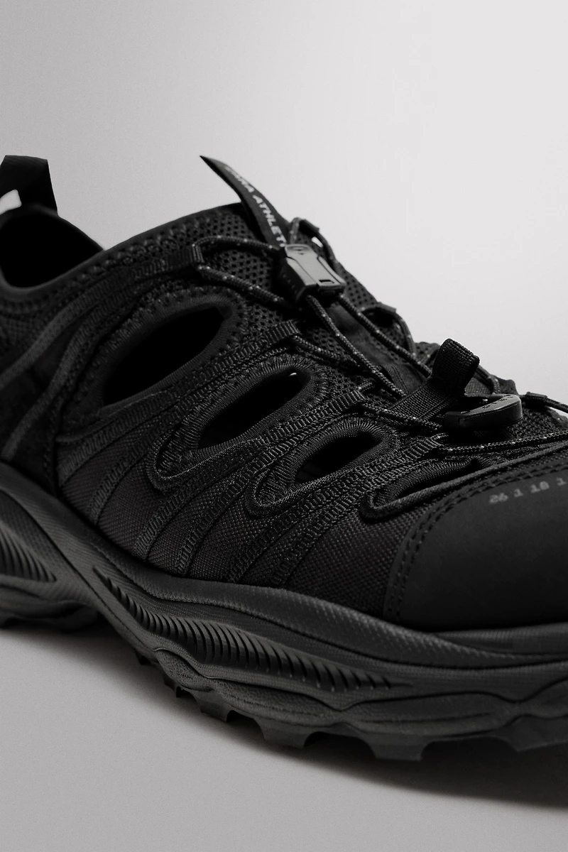 ATHLETIC SNEAKERS