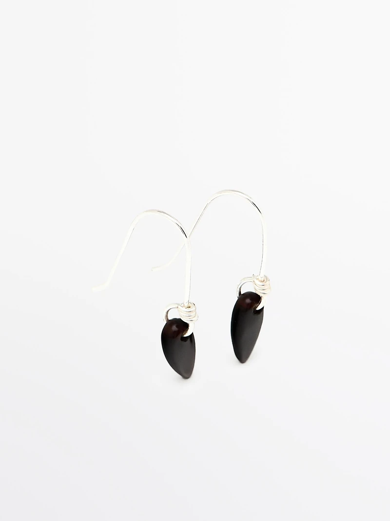 Stone pendulum earrings