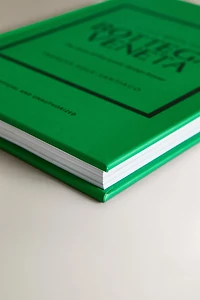 THE LITTLE BOOK OF BOTTEGA VENETA (ENGLISH)