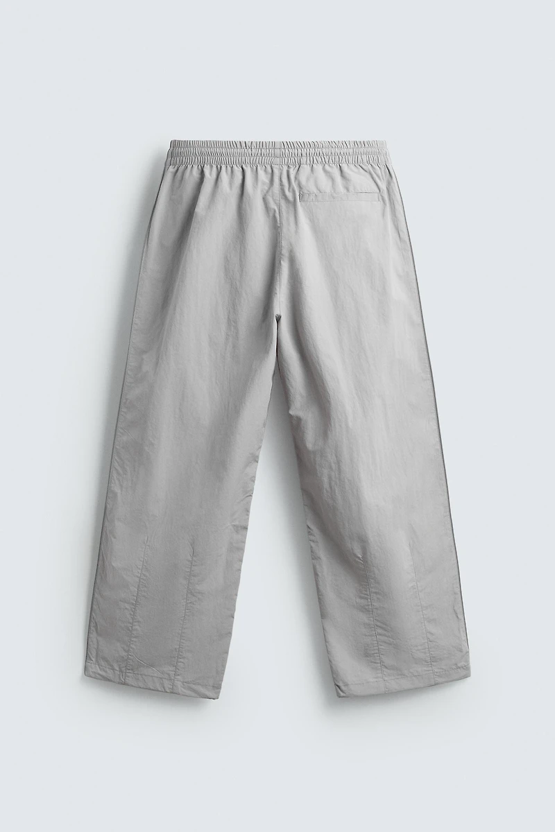PANTALON JOGGER TECHNIQUE À BANDES CONTRASTE