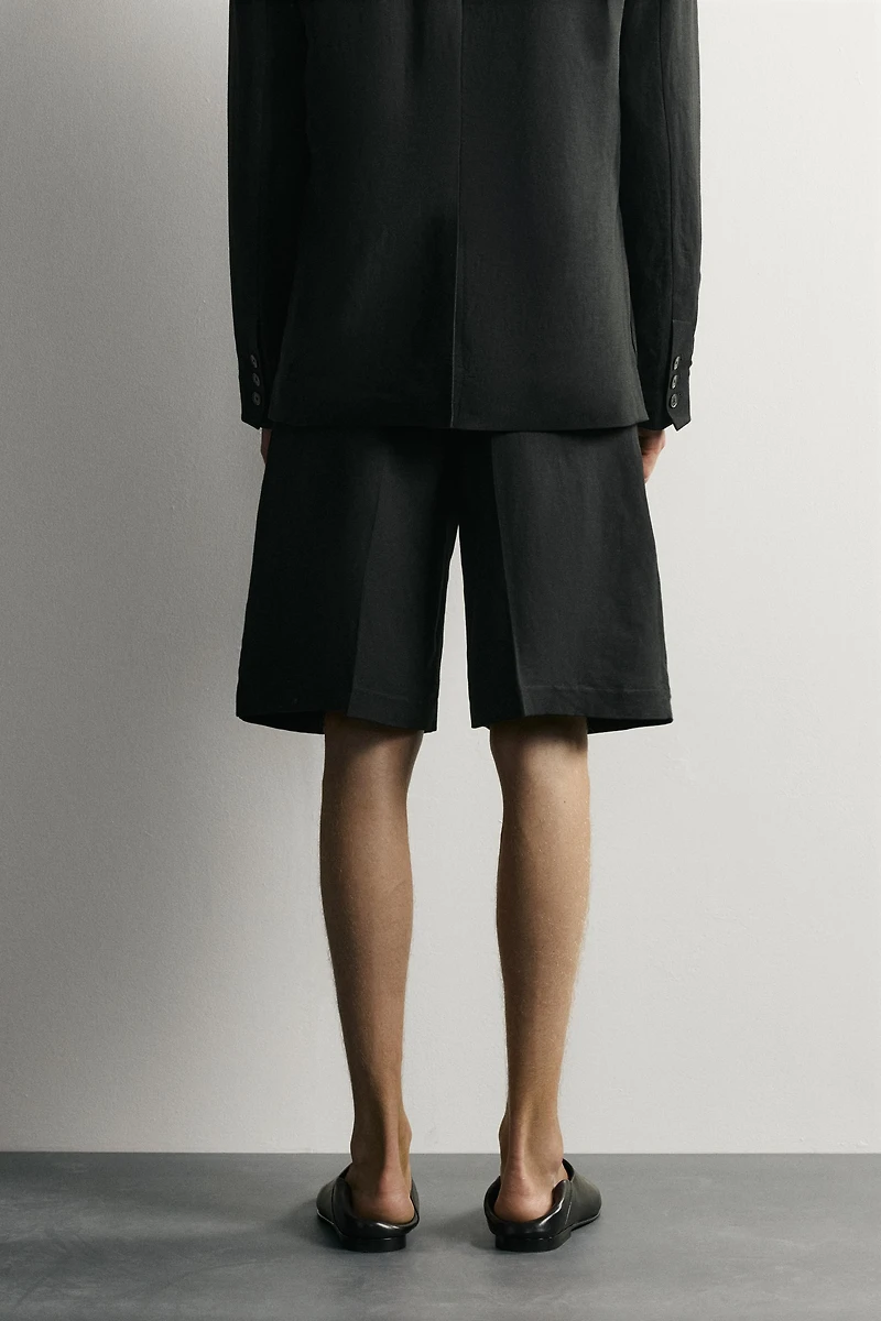 TEXTURED PLEATED SUIT SHORTS