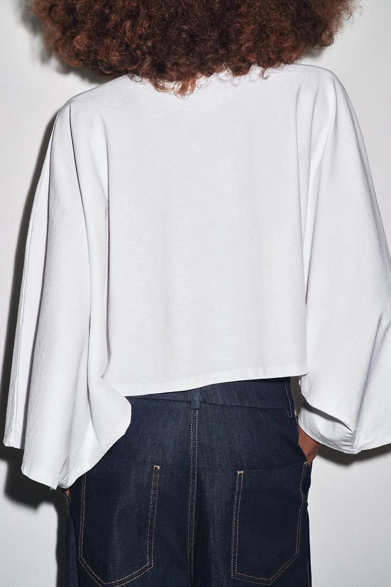 T-SHIRT CAPE