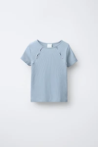 RIBBED BUTTON T-SHIRT