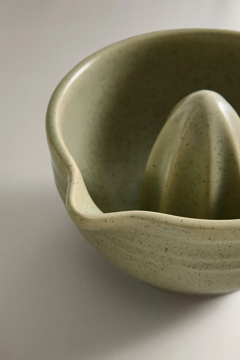 SMALL STONEWARE JUICER