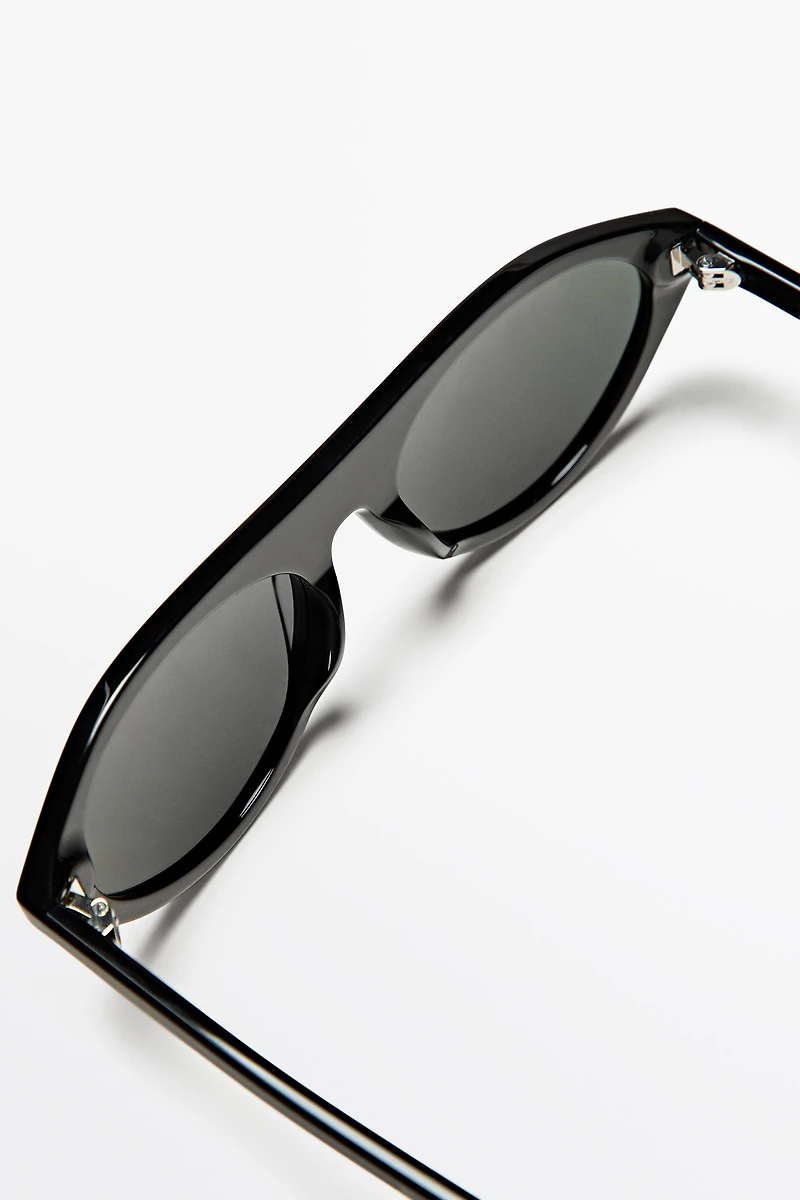Oval sunglasses
