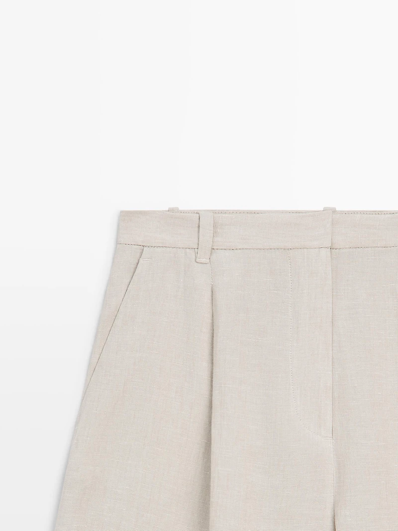 Linen capri trousers with darts