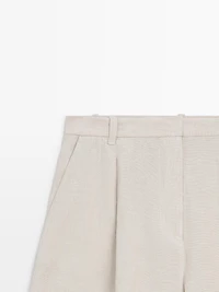 Linen capri trousers with darts