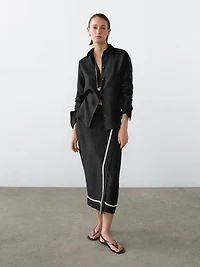 Jupe midi avec broderie contrastante