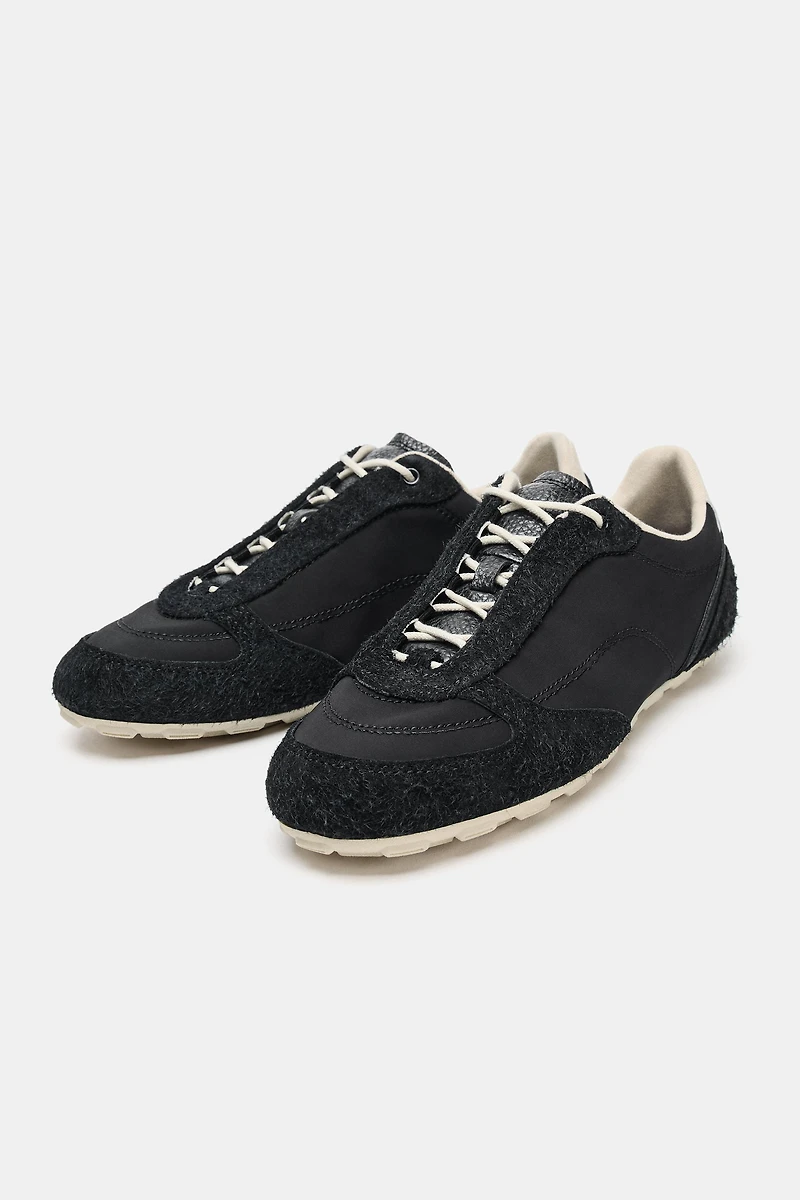 SOFT RUNNING SNEAKERS