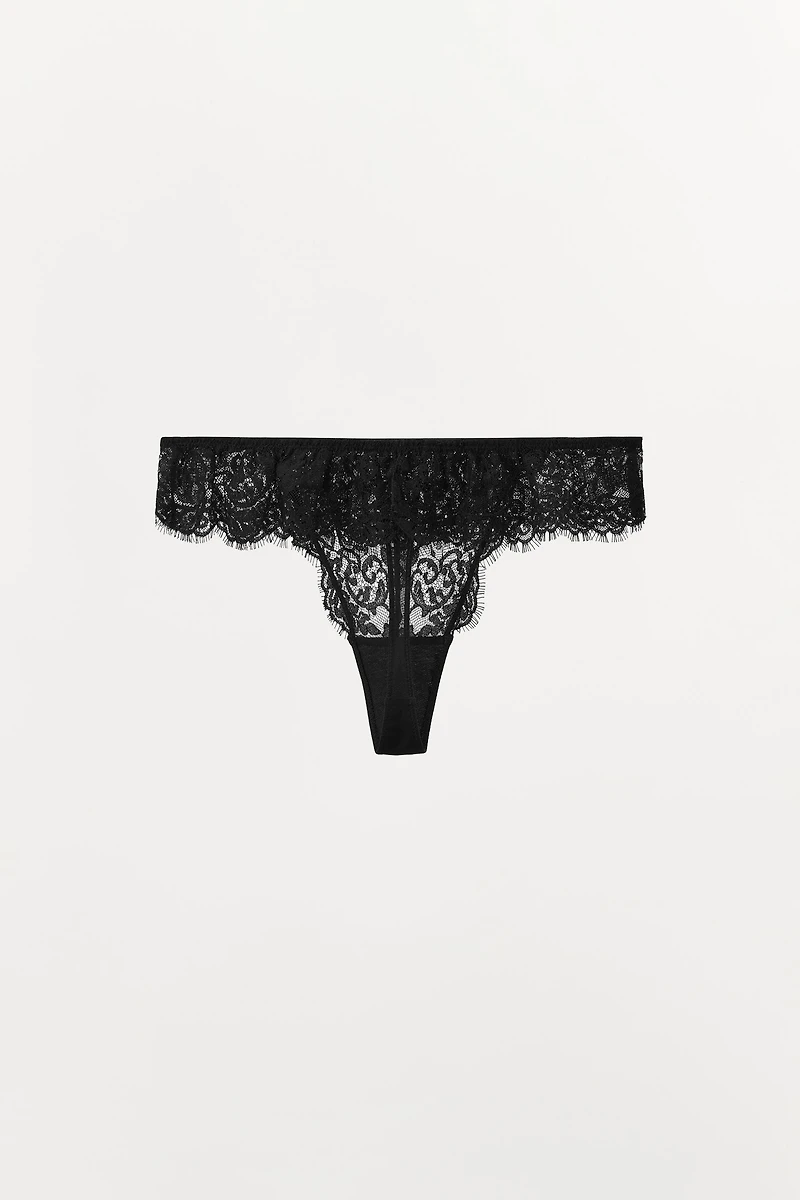 RUFFLED LACE THONG