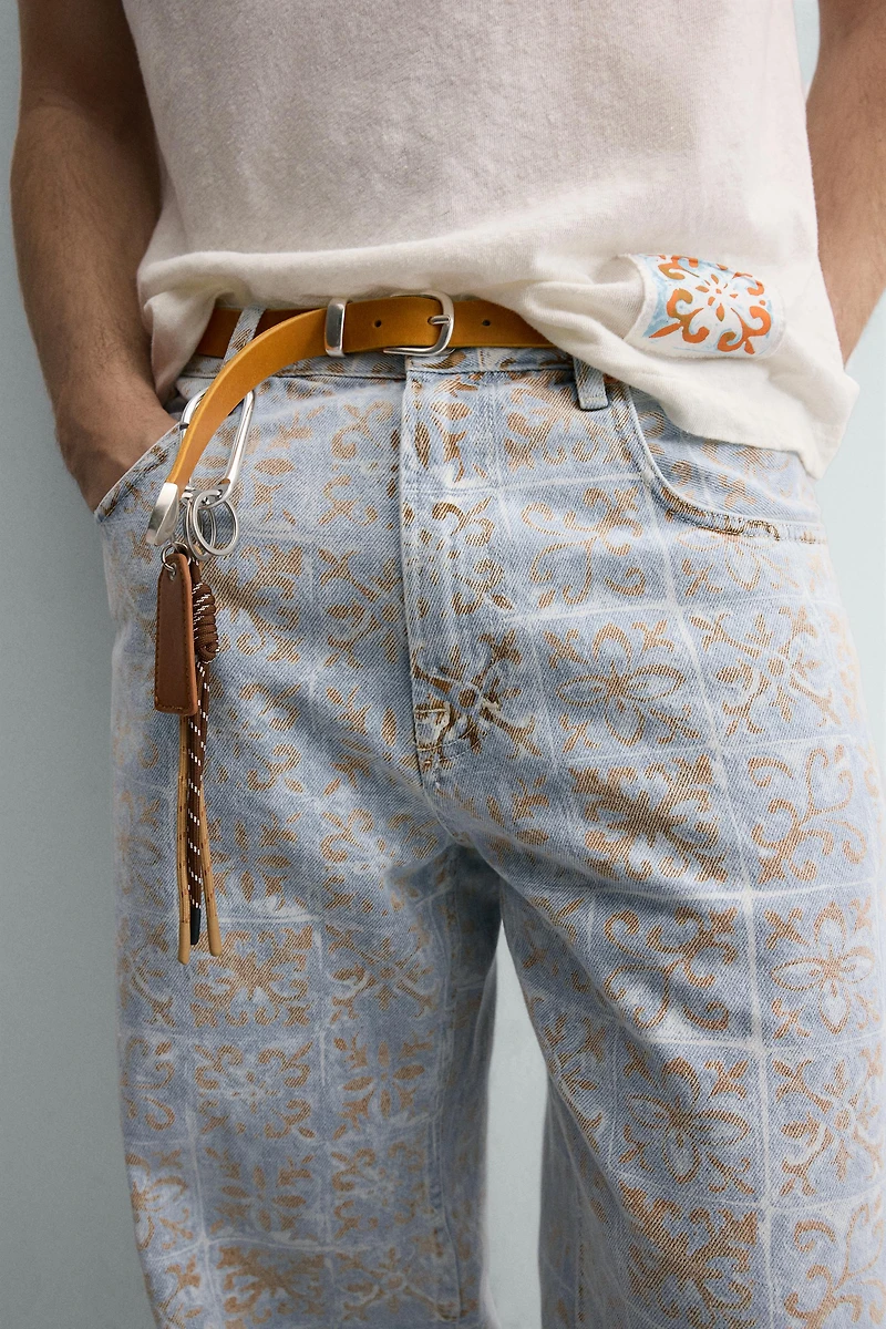 JEAN RELAXED FIT IMPRIMÉ GÉOMÉTRIQUE