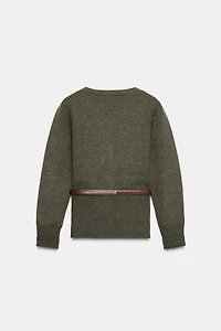GILET EN MAILLE À LOSANGES AVEC CEINTURE