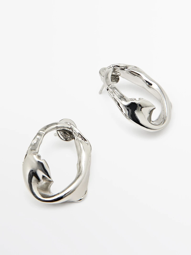 Boucles d’oreilles irrégulières
