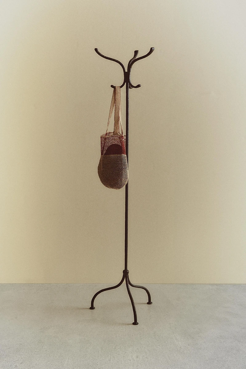 STEM COAT RACK