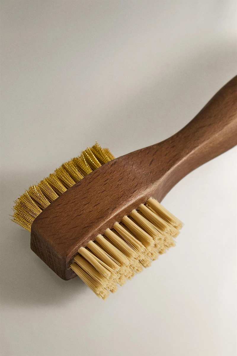 WOODEN GOLF BRUSH